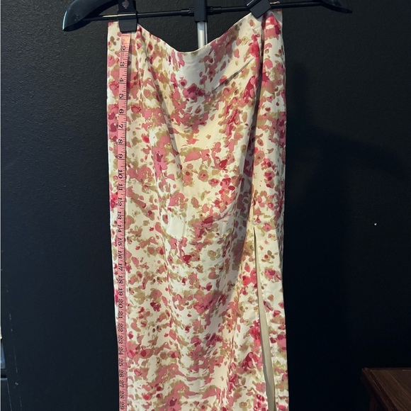 LuLus Floral pink and white 2 piece skirt and top size L  and XL (top) - Picture 7 of 10
